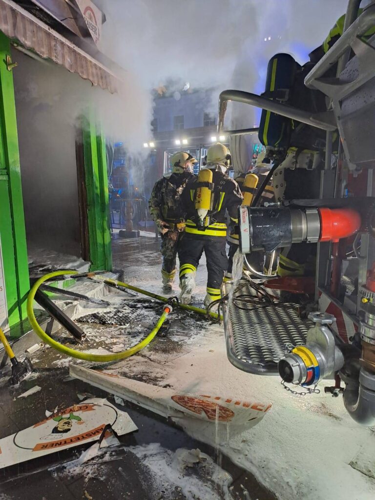FF Preinsbach bei Brandeinsatz in Amstettner Innenstadt