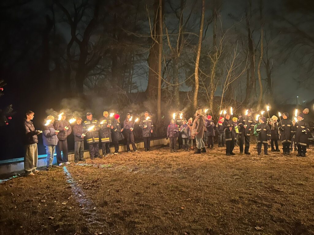 Feuerwehrjugend bei der Amstettner Waldweihnacht
