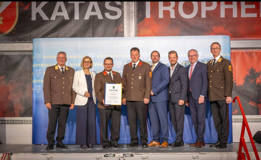 Jubiläumsfeuerwehr Preinsbach vom Land geehrt
