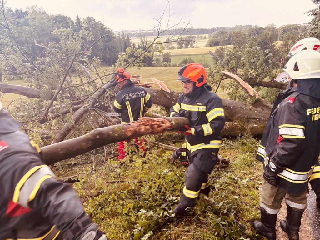 Feuerwehren Preinsbach und Viehdorf zu Unwettereinsatz ausgerückt