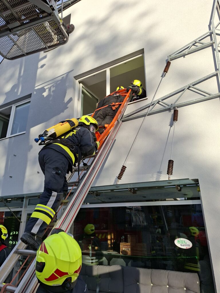 FF Preinsbach nach Großübung zu B2-Brand alarmiert