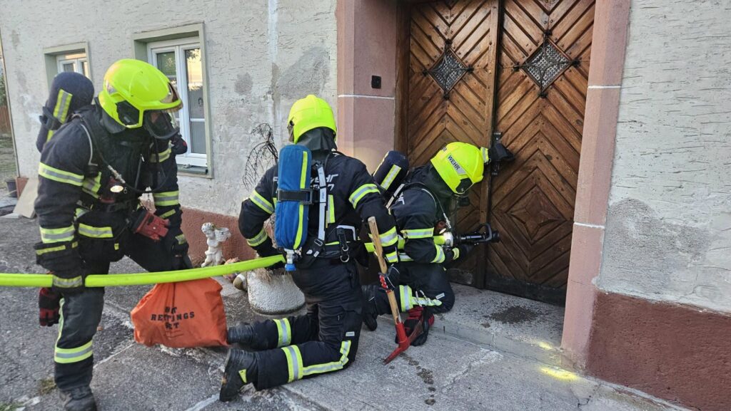 FF Preinsbach bei Abschnittsübung: Menschenrettung und Brandbekämpfung